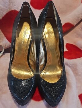 BCBG Textured Black Pointed Toe Pumps with Gold Interior